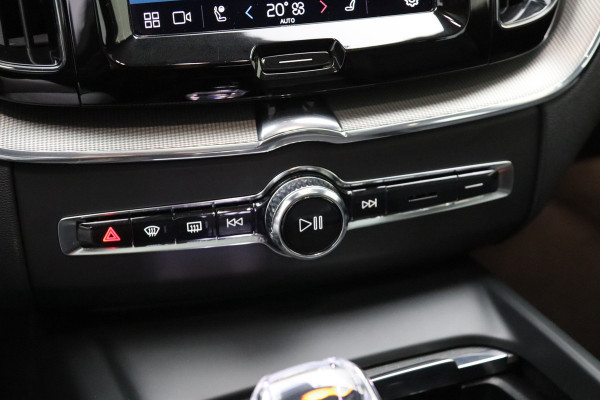 Volvo XC60 2.0 T6 Plug-in hybrid AWD 350 PK Ultimate Bright Long Range, Sportstoelen, Panoramadak, Harman / Kardon Geluidssysteem
