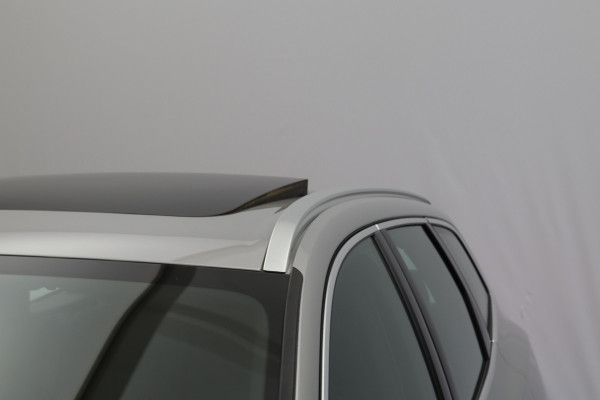 Volvo XC60 2.0 T6 Plug-in hybrid AWD 350 PK Ultimate Bright Long Range, Sportstoelen, Panoramadak, Harman / Kardon Geluidssysteem