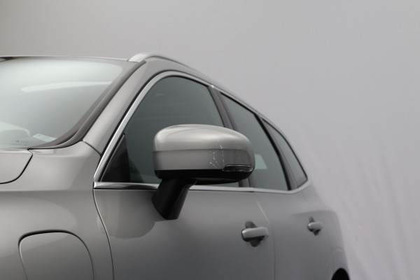 Volvo XC60 2.0 T6 Plug-in hybrid AWD 350 PK Ultimate Bright Long Range, Sportstoelen, Panoramadak, Harman / Kardon Geluidssysteem