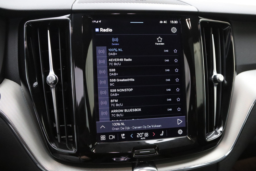 Volvo XC60 2.0 T6 Plug-in hybrid AWD 350 PK Ultimate Bright Long Range, Sportstoelen, Panoramadak, Harman / Kardon Geluidssysteem