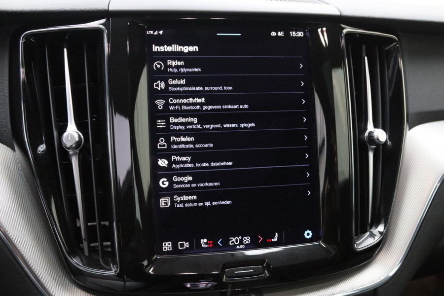 Volvo XC60 2.0 T6 Plug-in hybrid AWD 350 PK Ultimate Bright Long Range, Sportstoelen, Panoramadak, Harman / Kardon Geluidssysteem