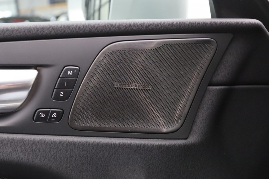 Volvo XC60 2.0 T6 Plug-in hybrid AWD 350 PK Ultimate Bright Long Range, Sportstoelen, Panoramadak, Harman / Kardon Geluidssysteem