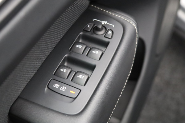 Volvo XC60 2.0 T6 Plug-in hybrid AWD 350 PK Ultimate Bright Long Range, Sportstoelen, Panoramadak, Harman / Kardon Geluidssysteem