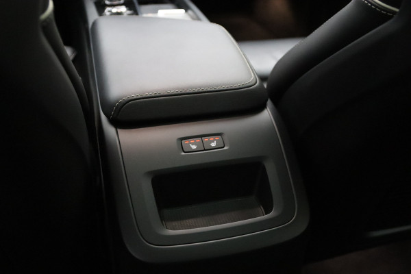 Volvo XC60 2.0 T6 Plug-in hybrid AWD 350 PK Ultimate Bright Long Range, Sportstoelen, Panoramadak, Harman / Kardon Geluidssysteem