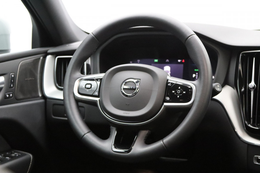 Volvo XC60 2.0 T6 Plug-in hybrid AWD 350 PK Ultimate Bright Long Range, Sportstoelen, Panoramadak, Harman / Kardon Geluidssysteem