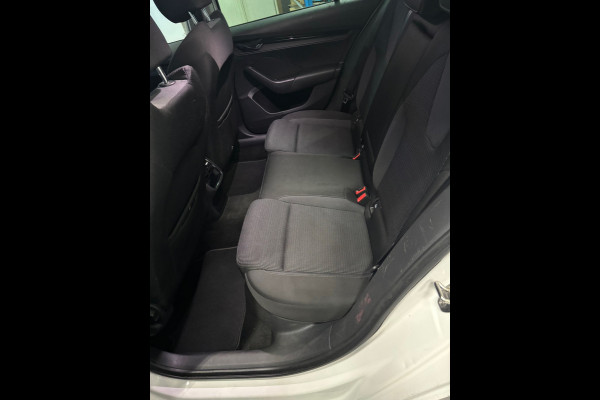 Škoda Octavia Combi 1.0 e-TSI Business Edition Plus Automaat | Navi | Clima | Cruise | PDC| Trekhaak