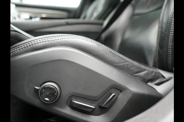 Volvo V90 T8 AWD Inscription Exclusive PHEV 394pk Dealer O.H. | Panodak | Head Up | Adaptive Cruise | 360 Camera | Bowers & Wilkins | Lederen Sportstoelen Ventilatie & Memory | Keyless | Blis | Stoelen & Stuur Verwarmd | Apple Carplay | Plug In Hybrid