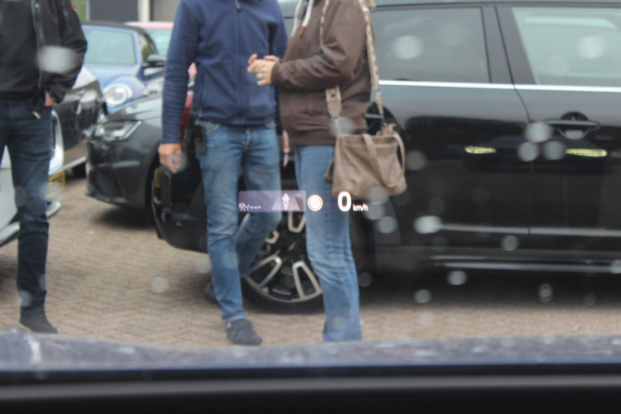 Volkswagen ID.4 First Max 77 kWh / Full option! / Trekhaak / Panoramadak / Camera / Head-up / Keyless / 21'' / ACC / Dodehoek / Elektr. stoelen / Massage / Navigatie / Stuurverwarming