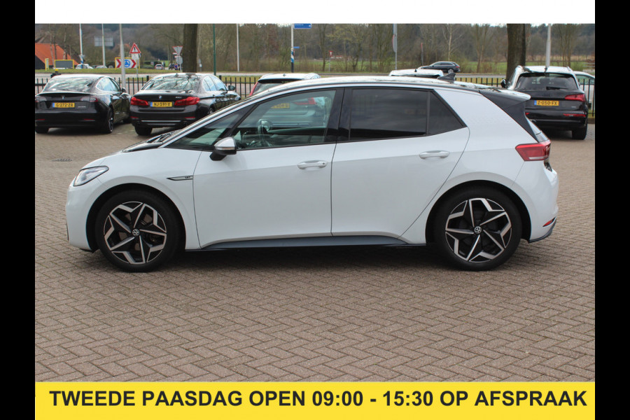 Volkswagen ID.3 First 58 kWh / Camera / Keyless / Matrix LED / Interieurvoorverwarming / 19'' / DAB / 19'' / Navigatie / ACC