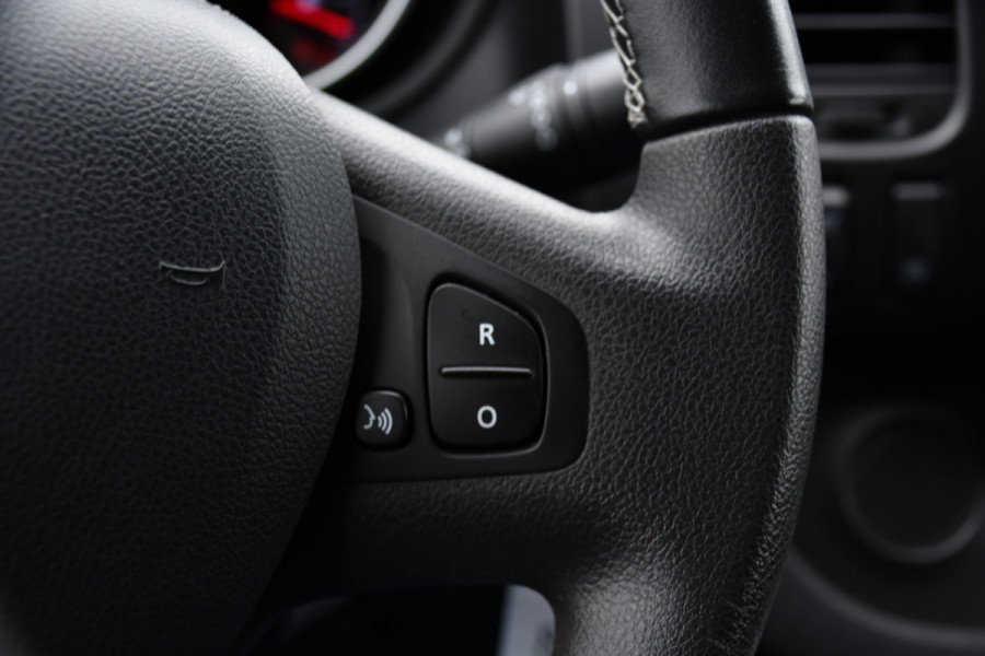 Renault Trafic 2.0 dCi 145 T29 L2H1 Luxe Cruise, Carplay, LED, 145pk, Automaat, Multimedia, Sensoren, Trekhaak, NAVI, Uniek!