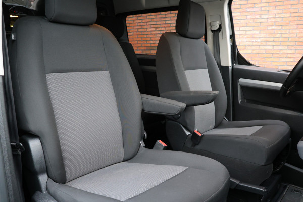 Peugeot Expert 2.0 BlueHDI 180 DC L3H1 XL | Dubbel cabine| Navigatie | CarPlay | Camera | Dodehoek detector | Trekhaak | F1 Flippers | Climate control | 5-Zitter | Nieuwe APK | Carpass