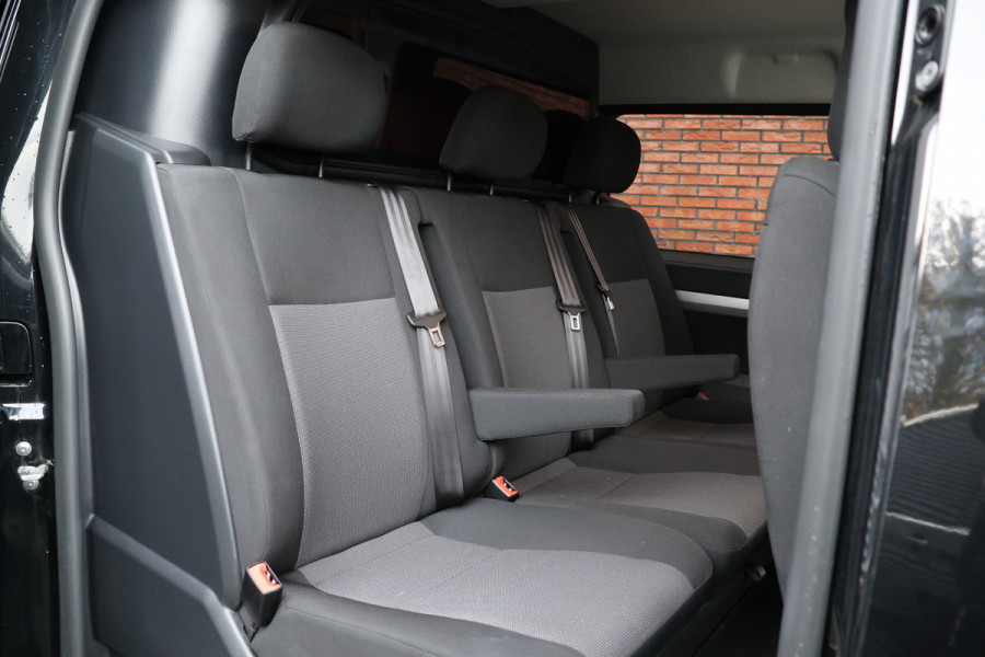 Peugeot Expert 2.0 BlueHDI 180 DC L3H1 XL | Dubbel cabine| Navigatie | CarPlay | Camera | Dodehoek detector | Trekhaak | F1 Flippers | Climate control | 5-Zitter | Nieuwe APK | Carpass