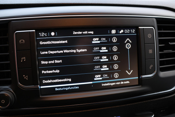 Peugeot Expert 2.0 BlueHDI 180 DC L3H1 XL | Dubbel cabine| Navigatie | CarPlay | Camera | Dodehoek detector | Trekhaak | F1 Flippers | Climate control | 5-Zitter | Nieuwe APK | Carpass