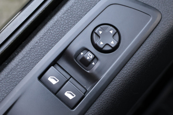 Peugeot Expert 2.0 BlueHDI 180 DC L3H1 XL | Dubbel cabine| Navigatie | CarPlay | Camera | Dodehoek detector | Trekhaak | F1 Flippers | Climate control | 5-Zitter | Nieuwe APK | Carpass