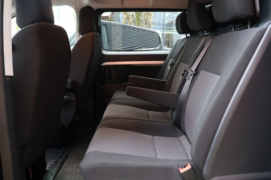 Peugeot Expert 2.0 BlueHDI 180 DC L3H1 XL | Dubbel cabine| Navigatie | CarPlay | Camera | Dodehoek detector | Trekhaak | F1 Flippers | Climate control | 5-Zitter | Nieuwe APK | Carpass