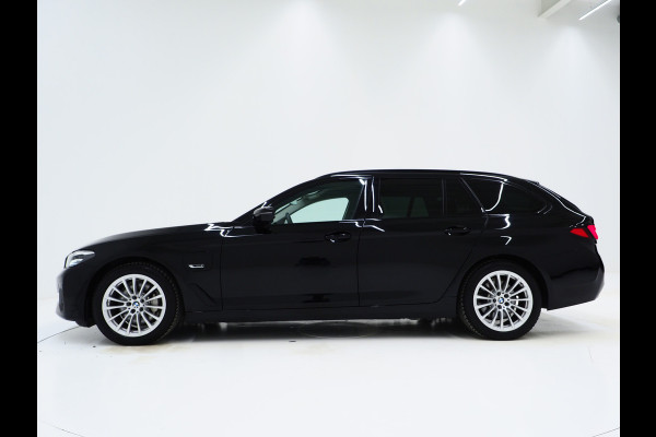 BMW 5 Serie Touring 530e | Leder | Trekhaak | Camera | Adaptive Cruise | Dodehoek | Stoelverwarming | Carplay