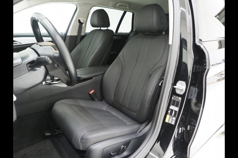 BMW 5 Serie Touring 530e | Leder | Trekhaak | Camera | Adaptive Cruise | Dodehoek | Stoelverwarming | Carplay