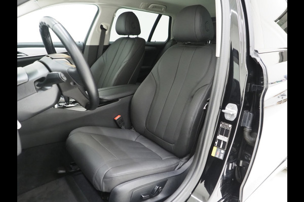 BMW 5 Serie Touring 530e | Leder | Trekhaak | Camera | Adaptive Cruise | Dodehoek | Stoelverwarming | Carplay
