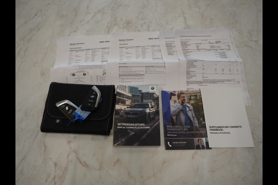 BMW 5 Serie Touring 530e | Leder | Trekhaak | Camera | Adaptive Cruise | Dodehoek | Stoelverwarming | Carplay