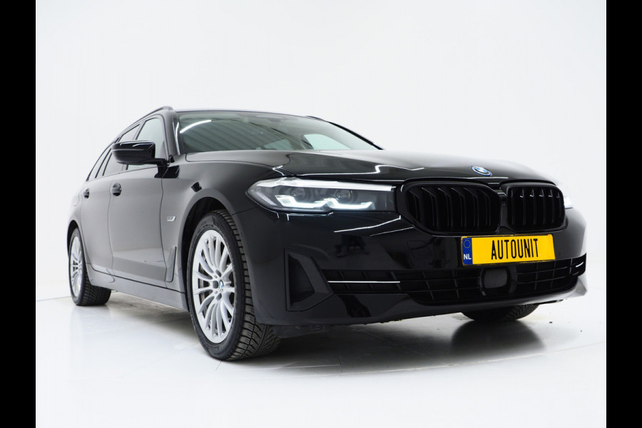 BMW 5 Serie Touring 530e | Leder | Trekhaak | Camera | Adaptive Cruise | Dodehoek | Stoelverwarming | Carplay