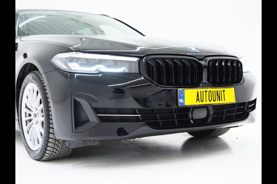 BMW 5 Serie Touring 530e | Leder | Trekhaak | Camera | Adaptive Cruise | Dodehoek | Stoelverwarming | Carplay