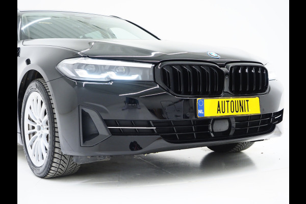BMW 5 Serie Touring 530e | Leder | Trekhaak | Camera | Adaptive Cruise | Dodehoek | Stoelverwarming | Carplay