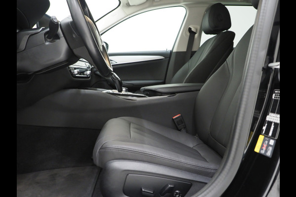 BMW 5 Serie Touring 530e | Leder | Trekhaak | Camera | Adaptive Cruise | Dodehoek | Stoelverwarming | Carplay
