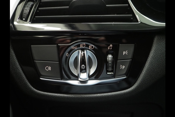 BMW 5 Serie Touring 530e | Leder | Trekhaak | Camera | Adaptive Cruise | Dodehoek | Stoelverwarming | Carplay