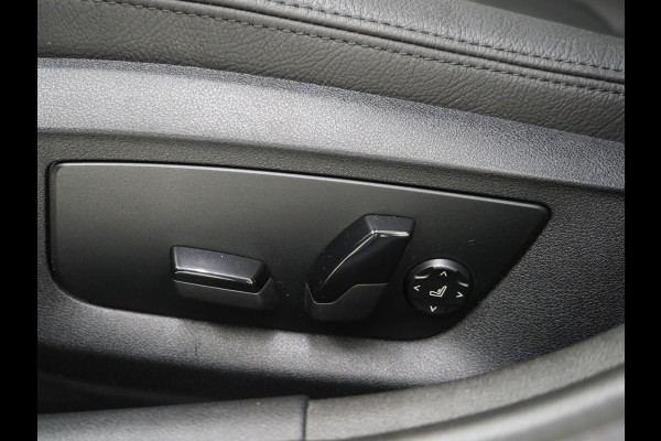 BMW 5 Serie Touring 530e | Leder | Trekhaak | Camera | Adaptive Cruise | Dodehoek | Stoelverwarming | Carplay