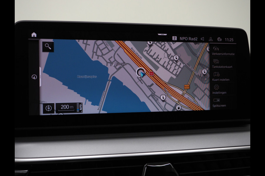 BMW 5 Serie Touring 530e | Leder | Trekhaak | Camera | Adaptive Cruise | Dodehoek | Stoelverwarming | Carplay