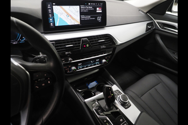 BMW 5 Serie Touring 530e | Leder | Trekhaak | Camera | Adaptive Cruise | Dodehoek | Stoelverwarming | Carplay