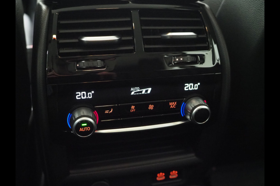 BMW 5 Serie Touring 530e | Leder | Trekhaak | Camera | Adaptive Cruise | Dodehoek | Stoelverwarming | Carplay