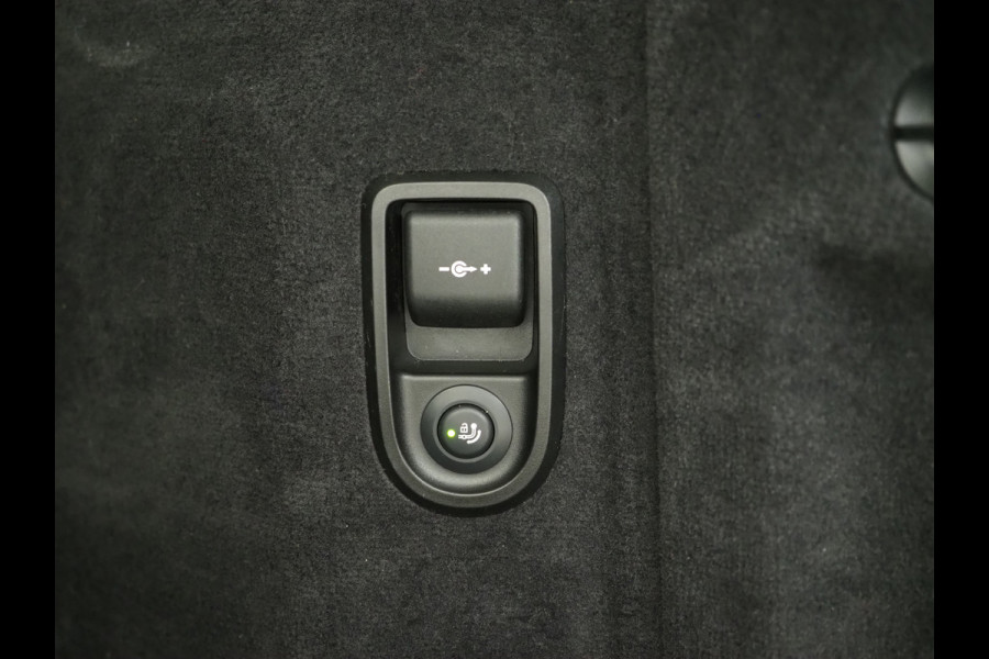 BMW 5 Serie Touring 530e | Leder | Trekhaak | Camera | Adaptive Cruise | Dodehoek | Stoelverwarming | Carplay