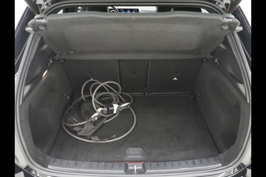 Mercedes-Benz GLA 250 e | Leder | Trekhaak | Camera | Adaptive Cruise | Memory | Keyless | Carplay