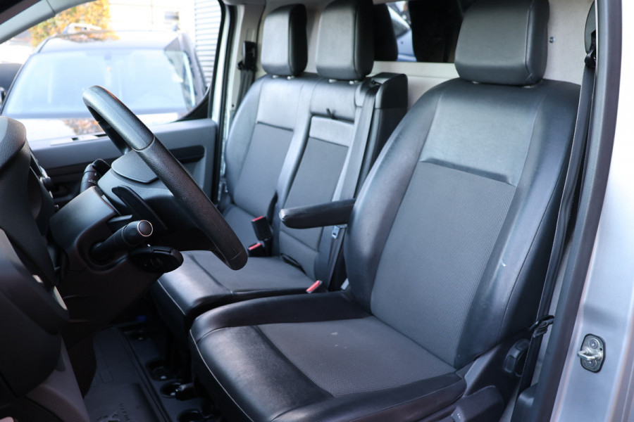 Peugeot Expert 2.0 BlueHDI 180 Premium Pack 177 PK | 3-Zitter | CarPlay | Camera | Dodehoek detector | Airco | Trekhaak | Lederen bekleding | Nieuwe APK | NAP Logisch