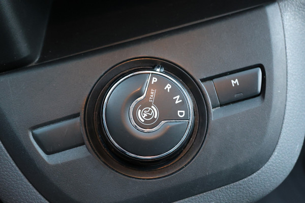 Peugeot Expert 2.0 BlueHDI 180 Premium Pack 177 PK | 3-Zitter | CarPlay | Camera | Dodehoek detector | Airco | Trekhaak | Lederen bekleding | Nieuwe APK | NAP Logisch