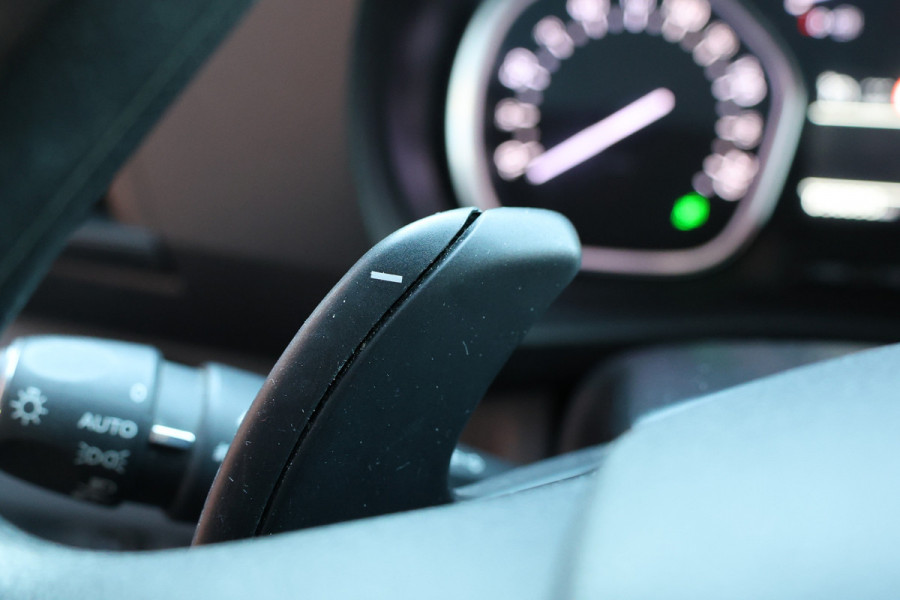 Peugeot Expert 2.0 BlueHDI 180 Premium Pack 177 PK | 3-Zitter | CarPlay | Camera | Dodehoek detector | Airco | Trekhaak | Lederen bekleding | Nieuwe APK | NAP Logisch