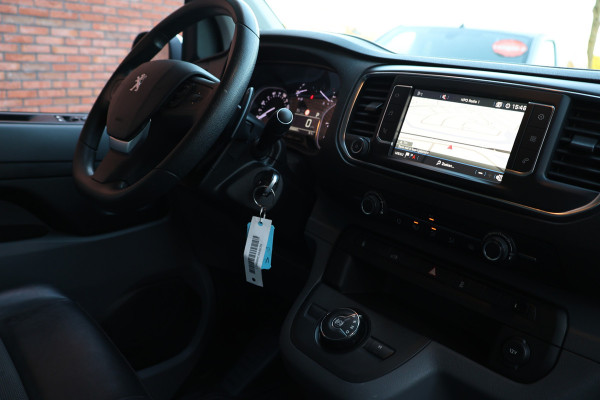 Peugeot Expert 2.0 BlueHDI 180 Premium Pack 177 PK | 3-Zitter | CarPlay | Camera | Dodehoek detector | Airco | Trekhaak | Lederen bekleding | Nieuwe APK | NAP Logisch