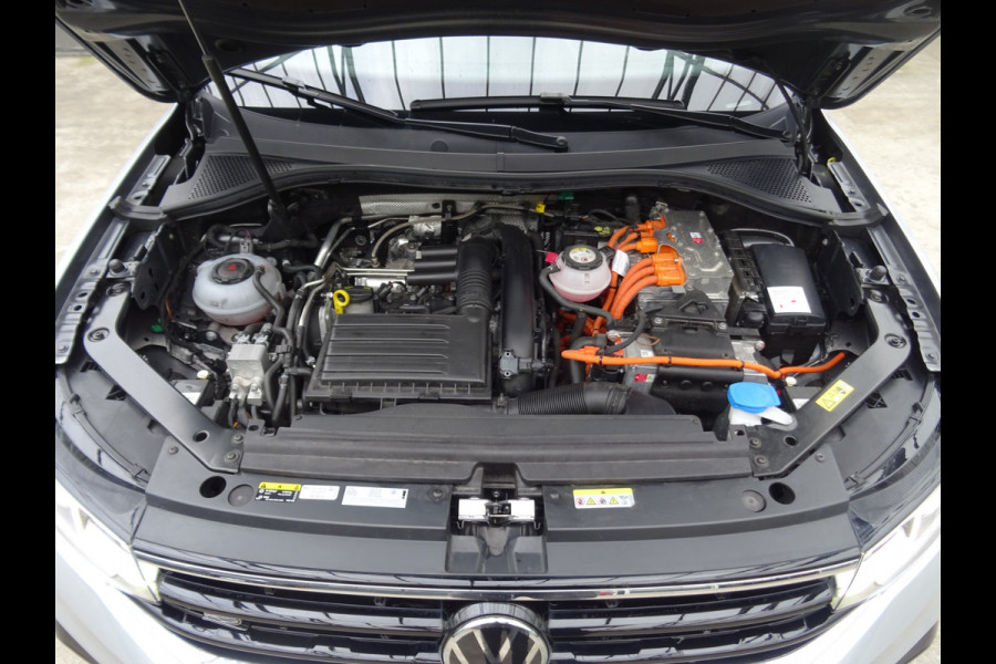 Volkswagen Tiguan 1.4 TSI eHybrid R-Line Business * PANORAMAKDAK * 40 KM ACCU RANGE !!