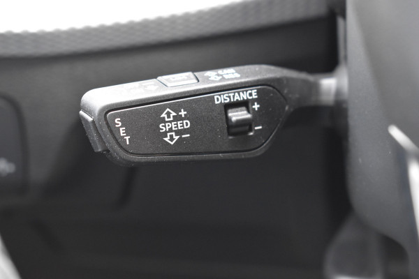 Audi Q2 35 TFSI S Edition Automaat Navi digi-cockpit el-achterklep