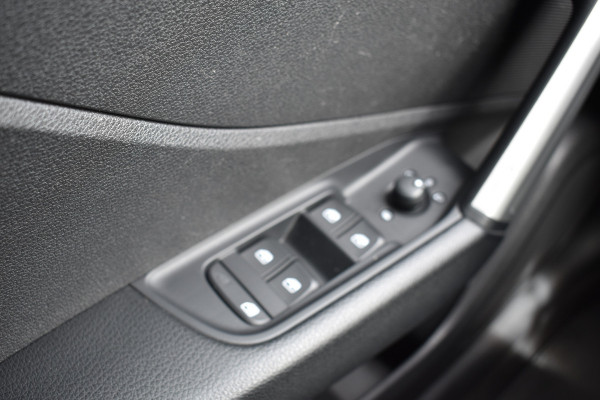 Audi Q2 35 TFSI S Edition Automaat Navi digi-cockpit el-achterklep