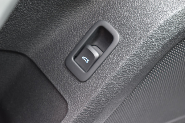Audi Q2 35 TFSI S Edition Automaat Navi digi-cockpit el-achterklep