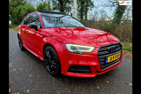 Audi A3 Sportback 35 TFSI S Line black line . Panoramadak . Matrix . 54000 km