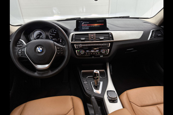 BMW 1-serie 118i High Executive (GROOT-NAVIGATIE, LEDER, STOELVERWARMING, PARKEERSENSOREN, DEALER ONDERHOUDEN)