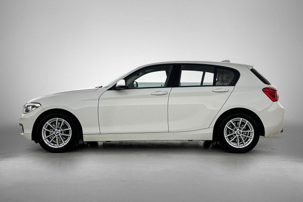 BMW 1-serie 118i High Executive (GROOT-NAVIGATIE, LEDER, STOELVERWARMING, PARKEERSENSOREN, DEALER ONDERHOUDEN)