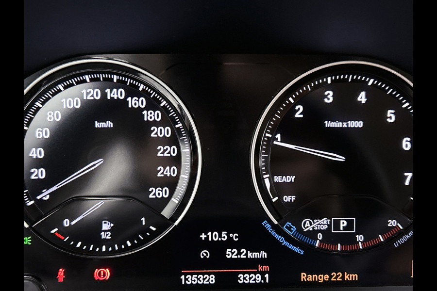 BMW 1-serie 118i High Executive (GROOT-NAVIGATIE, LEDER, STOELVERWARMING, PARKEERSENSOREN, DEALER ONDERHOUDEN)