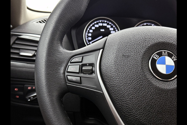 BMW 1-serie 118i High Executive (GROOT-NAVIGATIE, LEDER, STOELVERWARMING, PARKEERSENSOREN, DEALER ONDERHOUDEN)