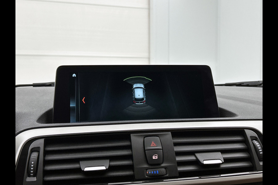 BMW 1-serie 118i High Executive (GROOT-NAVIGATIE, LEDER, STOELVERWARMING, PARKEERSENSOREN, DEALER ONDERHOUDEN)