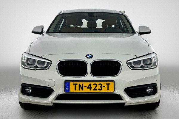 BMW 1-serie 118i High Executive (GROOT-NAVIGATIE, LEDER, STOELVERWARMING, PARKEERSENSOREN, DEALER ONDERHOUDEN)