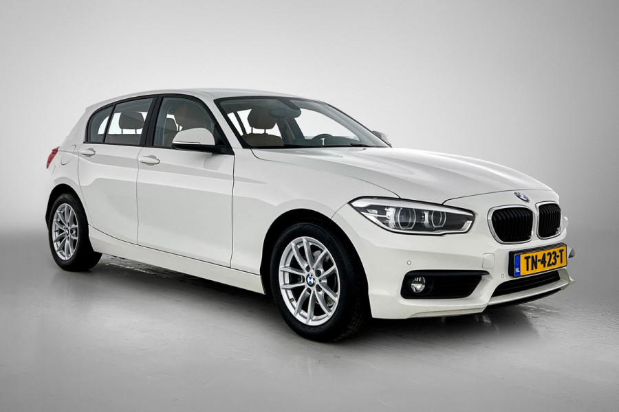 BMW 1-serie 118i High Executive (GROOT-NAVIGATIE, LEDER, STOELVERWARMING, PARKEERSENSOREN, DEALER ONDERHOUDEN)